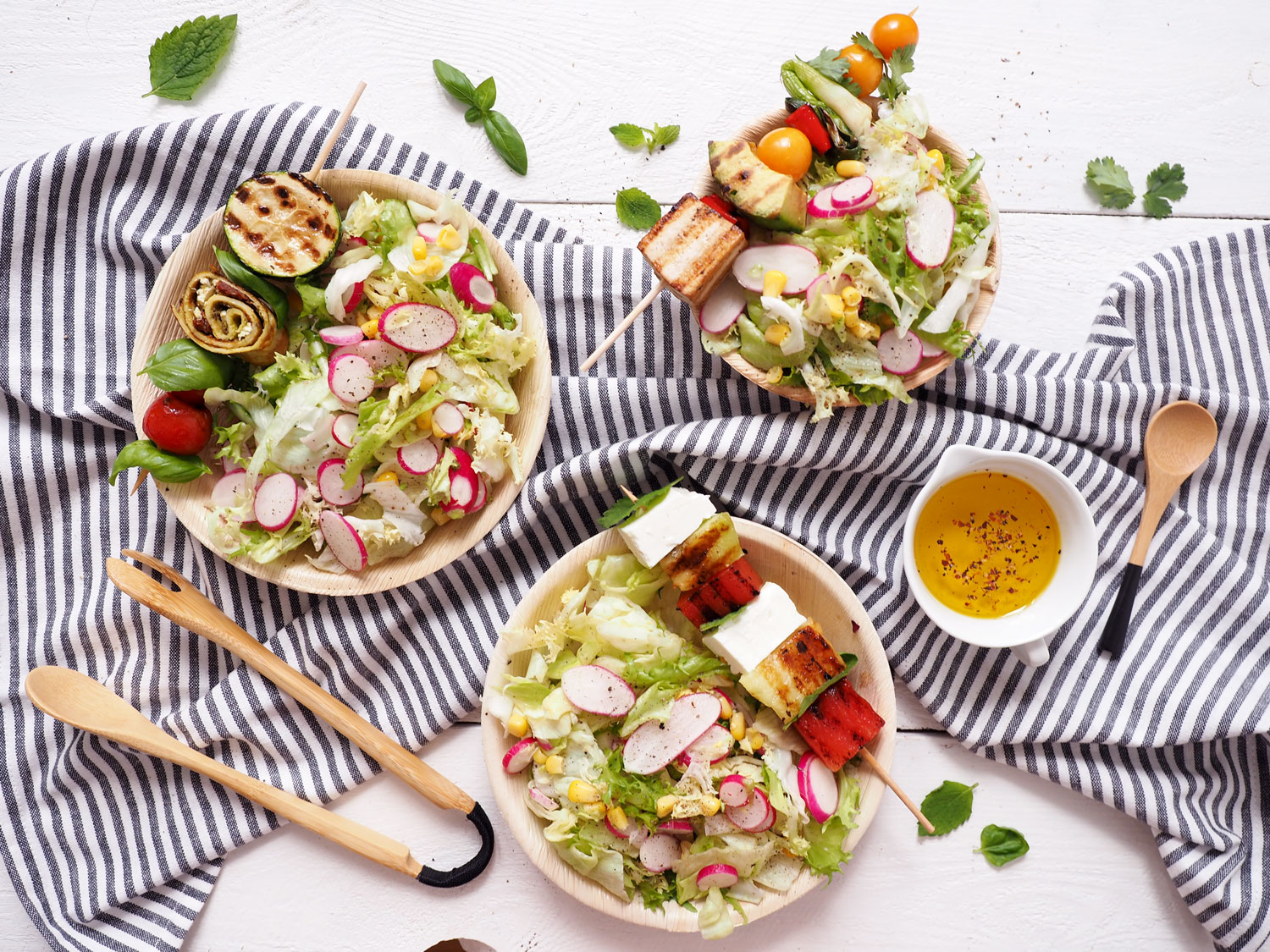 Die drei besten Grillspieße als Topping für deinen Sommersalat
