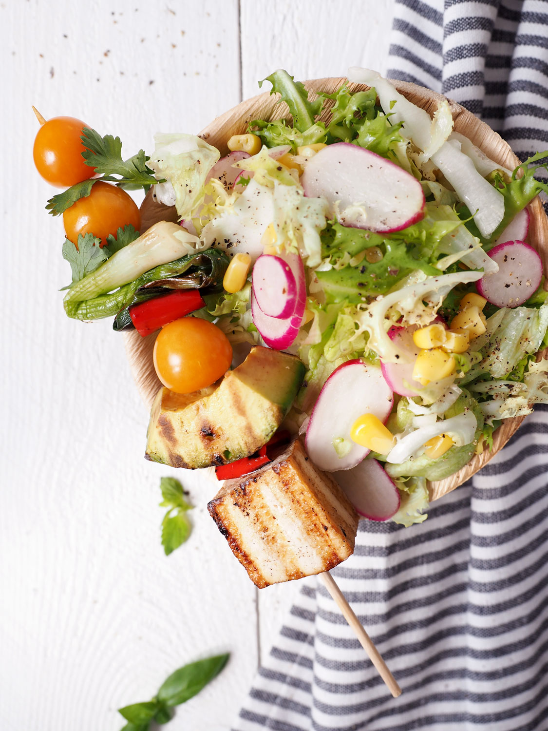 Die drei besten Grillspieße als Topping für deinen Sommersalat